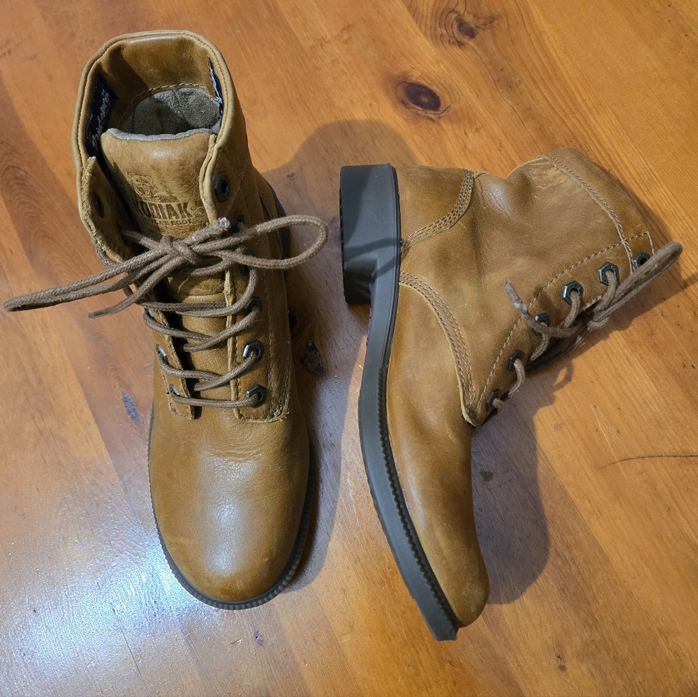 Kodiak Men's Brown Leather Lace-Up Ankle Boots TIGHT FIT- feels like Men’s 6.5!!